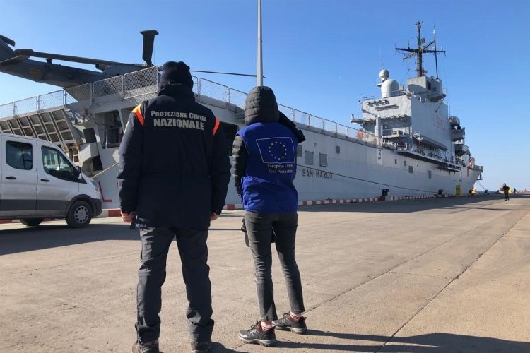 İtalya'nın yardım yüklü donanma gemisi İskenderun'da