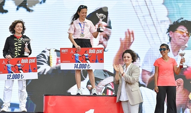 Maraton İzmir'de ödüller dağıtıldı