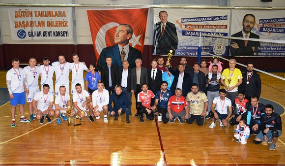 Gülnar’da kurumlar arası voleybol turnuvası sona erdi