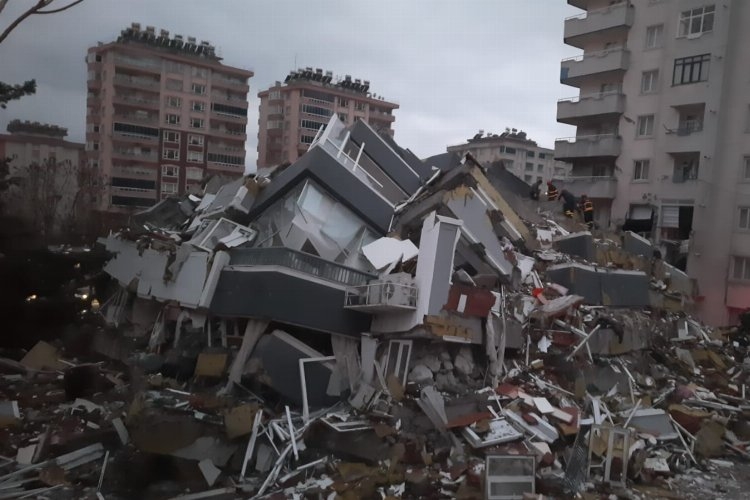 Nevşehir Belediyesi ekipleri deprem bölgesinde