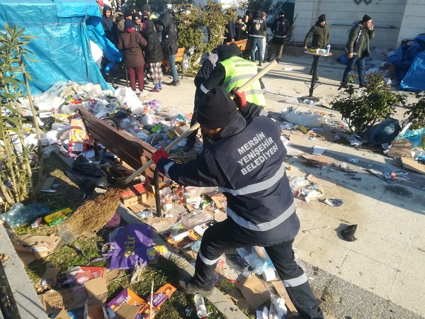 Yenişehir Belediyesi temizlik işleri ekipleri deprem bölgesinde
