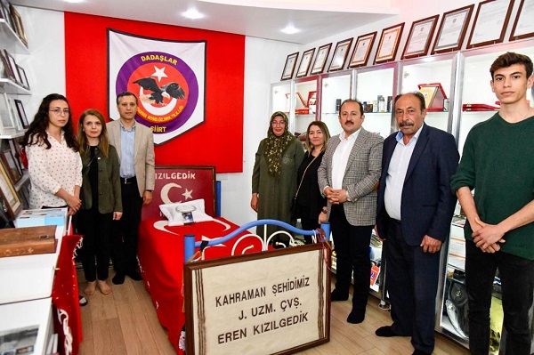 Vali Pehlivan Şehit Jandarma Uzman Çavuş Eren Kızılgedik'in ailesini ziyaret etti