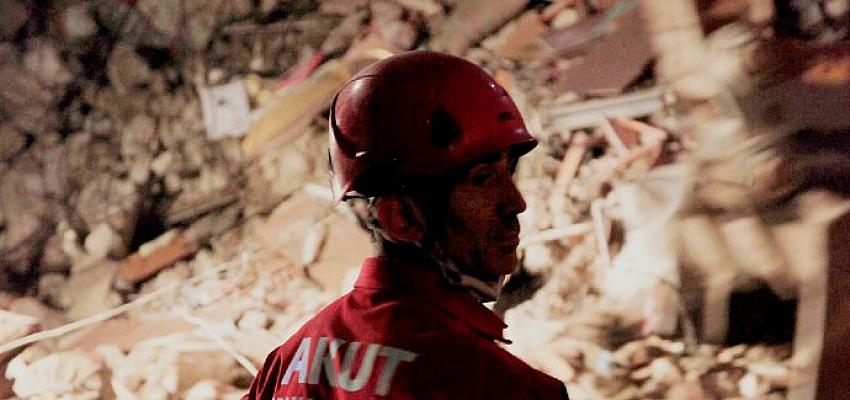 AKUT, ″17 Ağustos Marmara Depremi” anısına “Nöbette”