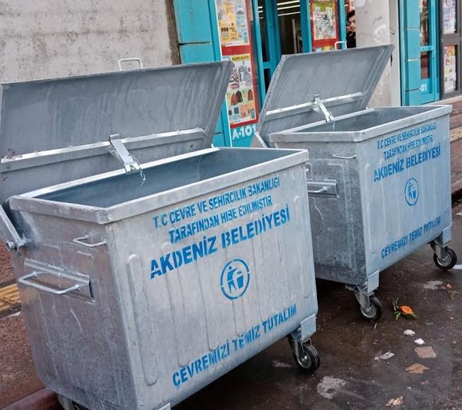 Akdeniz’de Eskiyen Çöp Konteynırları Yenileniyor