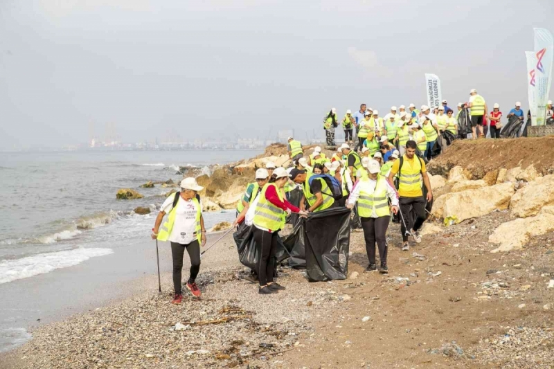 Büyükşehir Belediyesinden Anamur’dan Akdeniz’e sahil temizliği