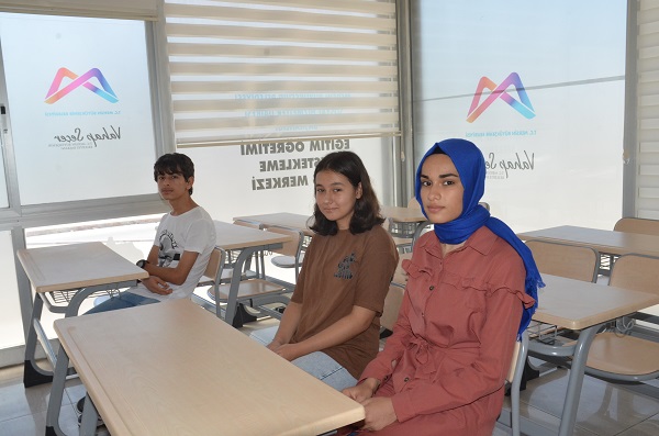 Mersin Büyükşehir, öğrencilerin lise hayallerine köprü oluyor