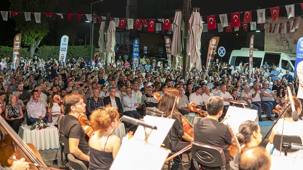 Tarsus’ta 50 Kişilik Dev Orkestra Eşliğinde Allegra Ensemble Rüzgârı Esti