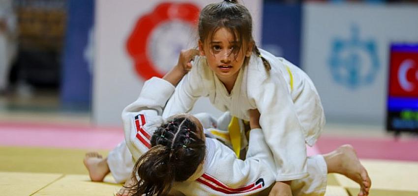 Uluslararası Judo turnuvası başladı