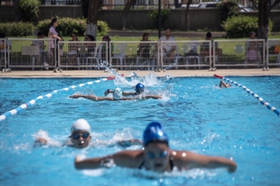 Büyükşehir’in Ücretsiz Yüzme Kursları Özel Ders Havasında Geçiyor