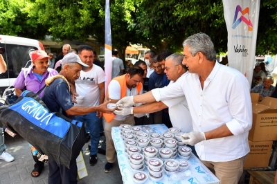 Mersin Büyükşehir Belediyesi 20 Bin Paket Aşure Dağıttı