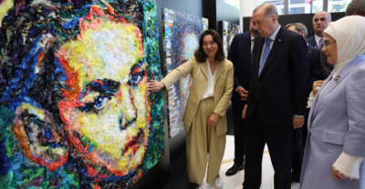 Mersinli Sanatçı Deniz Sağdıç'ın New York'taki sergisini Erdoğan çifti gezdi