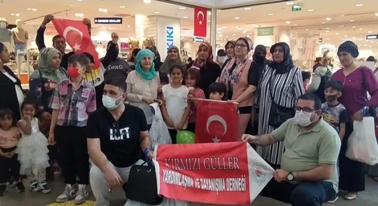 23 Nisan'da 250 Çocuğa bayramlık hediye edildi