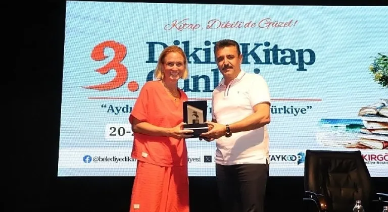 3. Dikili Kitap Günleri'nde Ceyda Düvenci sevenleriyle buluştu