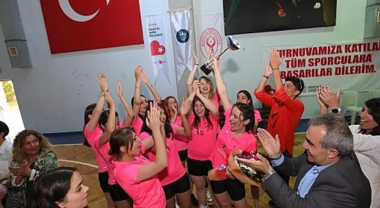 3 ilçenin şampiyonu Bayraklı oldu