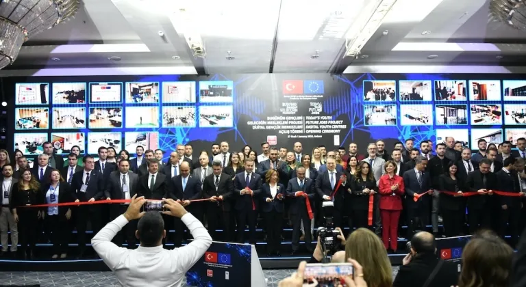 45 Dijital Gençlik Merkezi hizmete açıldı: Geleceğin meslekleri için önemli adım