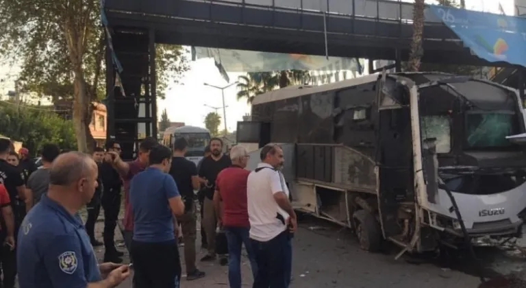 Adana'da polis aracına bombalı saldırı!