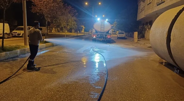 Adıyaman Belediyesi’nden şafak vakti yıkama ve sulama seferberliği  - Videolu Haber