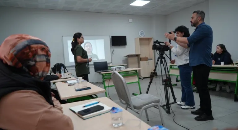 Adıyaman Belediyesi’nin '04.17 Belgesel Film Atölyesi’nde kamera eğitimleri başladı  - Videolu Haber
