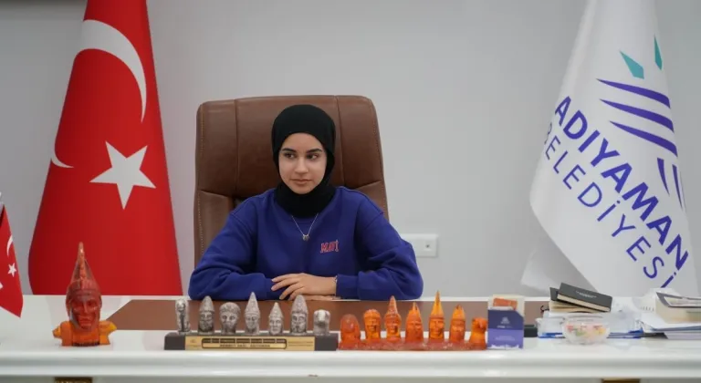 Adıyaman LGS birincisi Zeynep Rana Ağır, Tutdere'nin koltuğunu devraldı: 'Çorba Talimatı'  - Videolu Haber