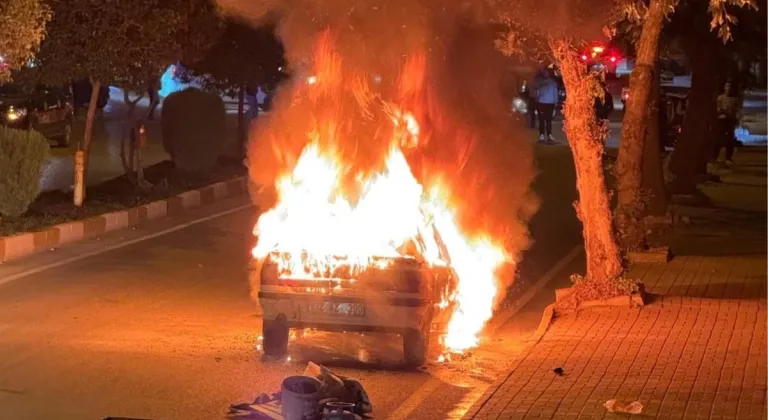 Adıyaman Üniversitesi yakınında araç yangını: Korku dolu anlar yaşandı  - Videolu Haber