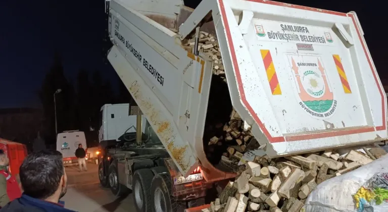 Adıyaman’a Şanlıurfa Büyükşehir’den Isınma Yardımı Ve Yol Çalışması