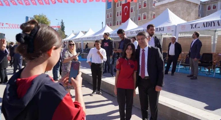 Adıyaman’da Cumhuriyet’in 101. yılı coşkuyla kutlandı: Başkan Tutdere’ye yoğun ilgi  - Videolu Haber