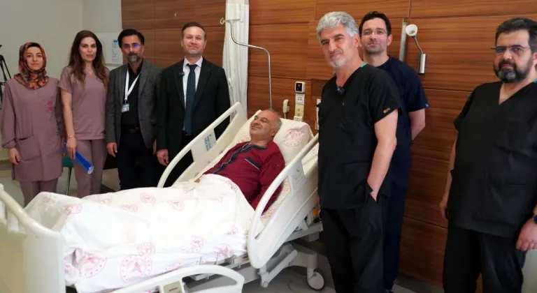 Adıyaman'da ilk: Hasta uyutulmadan sohbet edilerek açık kalp ameliyatı yapıldı  - Videolu Haber