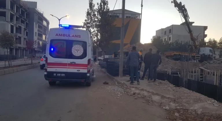 Adıyaman’da inşaatta üzerine demir şişler düşen işçi yaralandı
