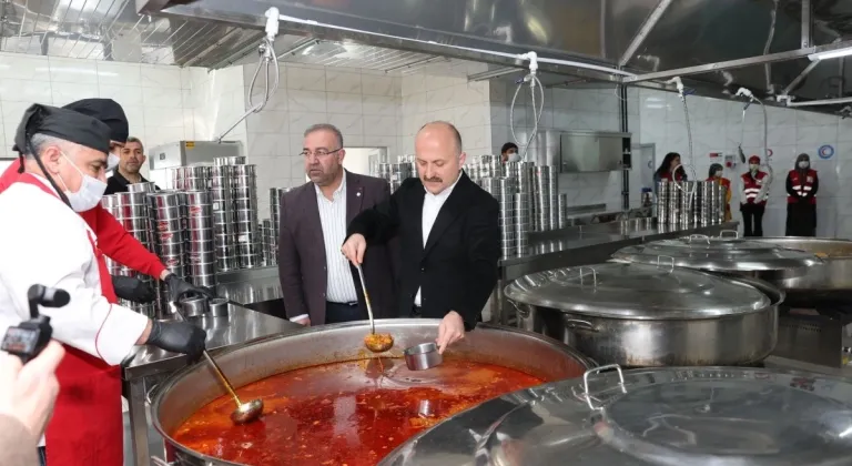 Adıyaman’da kazanlar ihtiyaç sahibi aileler için kaynıyor