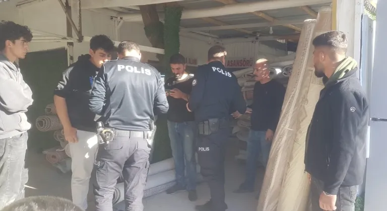 Adıyaman'da lise öğrencileri arasında kavgaya aileler de karıştı: İki yaralı  - Videolu Haber