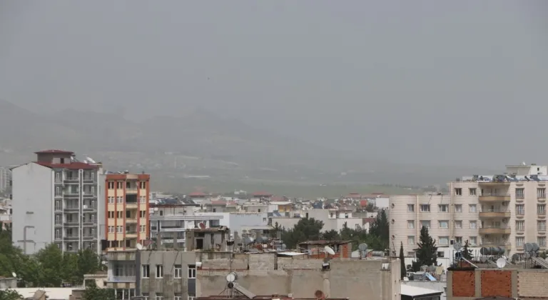 Adıyaman'da toz bulutu hayatı olumsuz etkiledi  - Videolu Haber