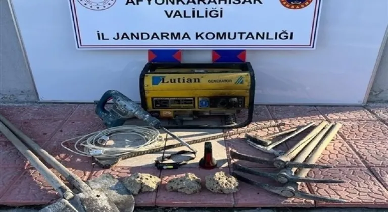 Afyonkarahisar'da kaçak kazı yapan 3 şahıs yakalandı