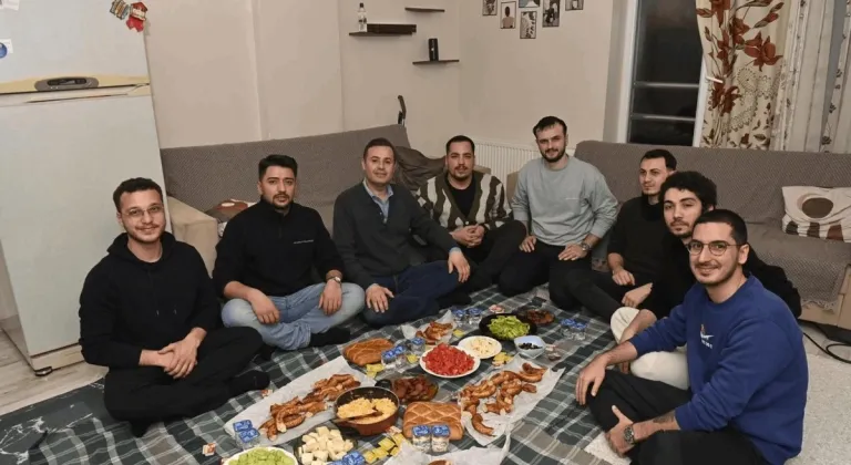 Ahmet Akın, Öğrencilerle Sahurda Buluştu