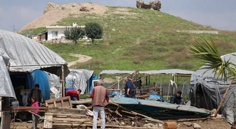 Akdeniz Belediyesi Zabıta Ekipleri Tırmıl Hayvan Pazarını Kaldırdı