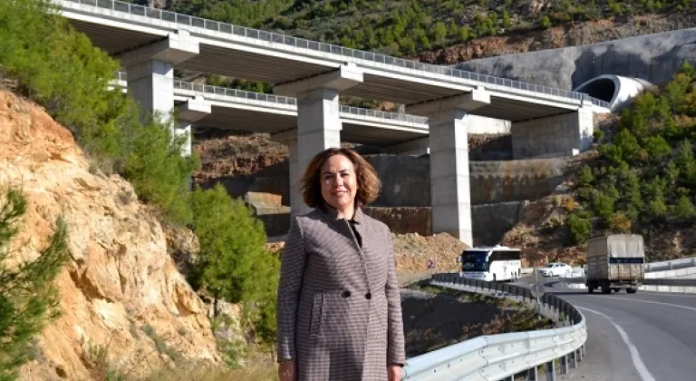 Akdeniz Sahil Yolunda 3 tünel ve 2 viyadüğü nisan ayı içinde trafiğe açılıyor