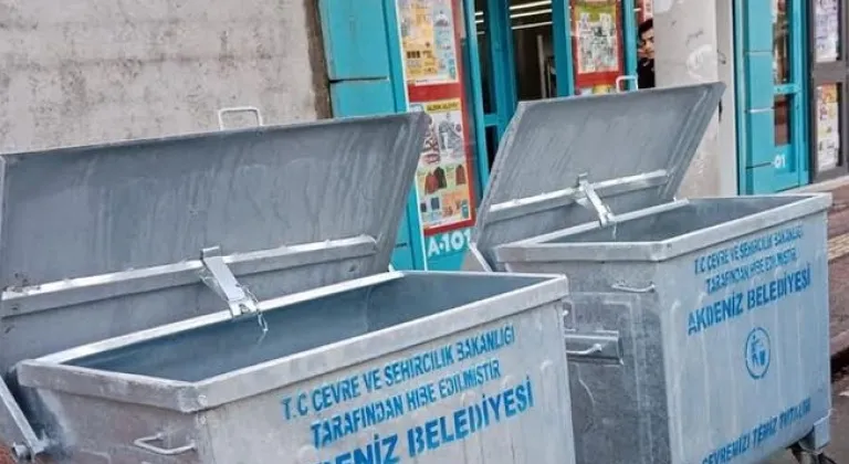 Akdeniz’de Eskiyen Çöp Konteynırları Yenileniyor