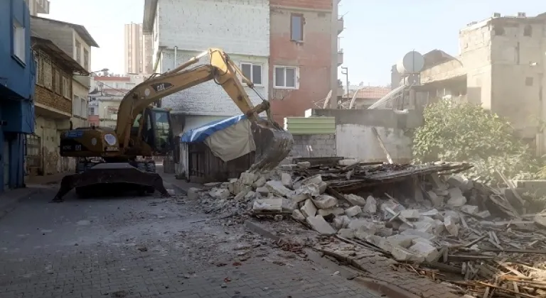 Akdeniz’de metruk yapılarla mücadele sürüyor