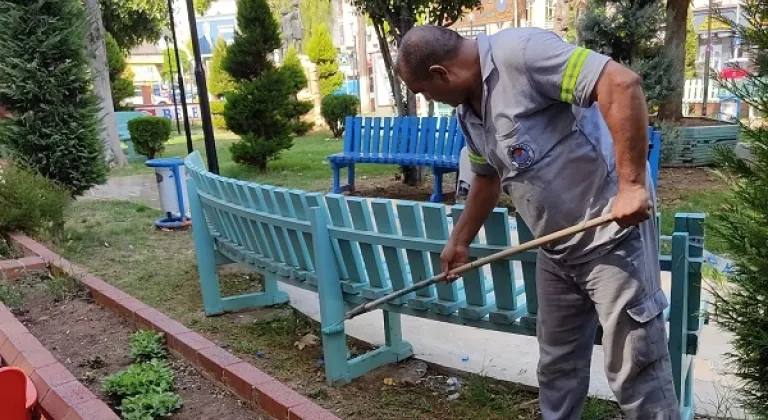 Akdeniz’de Park Ve Bahçeler Bakımdan Geçiyor