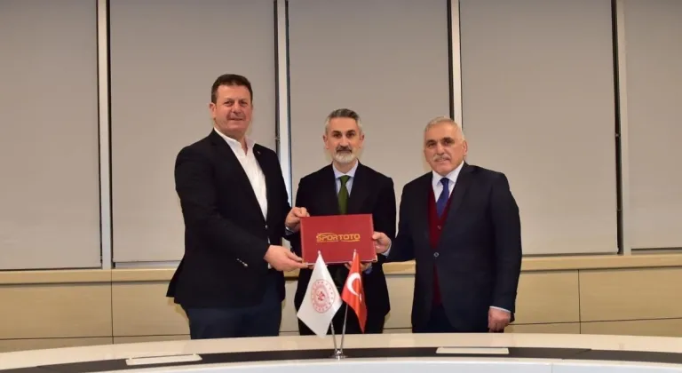 Akyazı’da 4 mahalleye spor tesisi: Protokol imzalandı