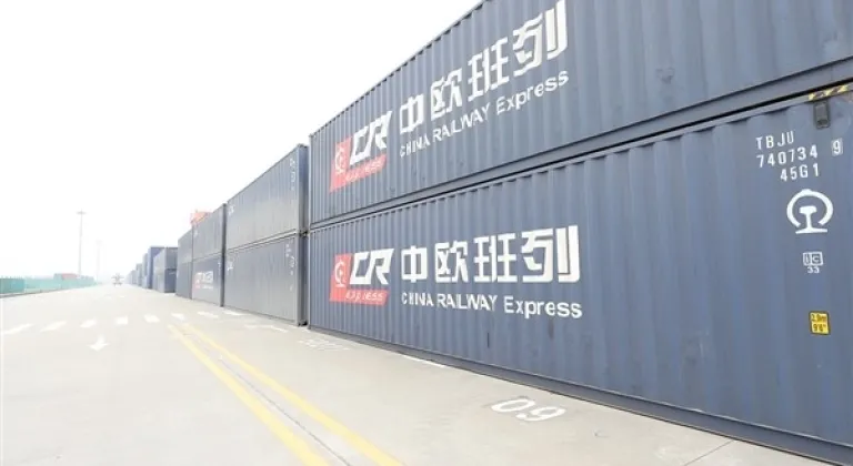 Alatav sınır kapısında Çin-Avrupa yük treni seferlerinde büyük artış
