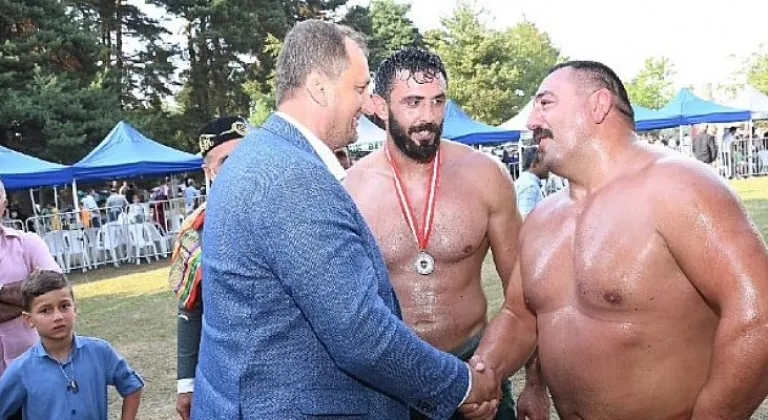 Alıç Yaylası Kıran Kırana Güreşlere Sahne Oldu