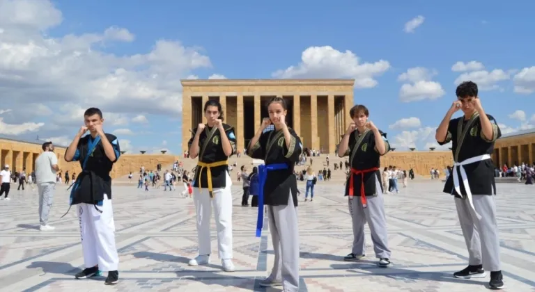 Alpagut Turan Federasyonu Anıtkabir'i Ziyaret Etti