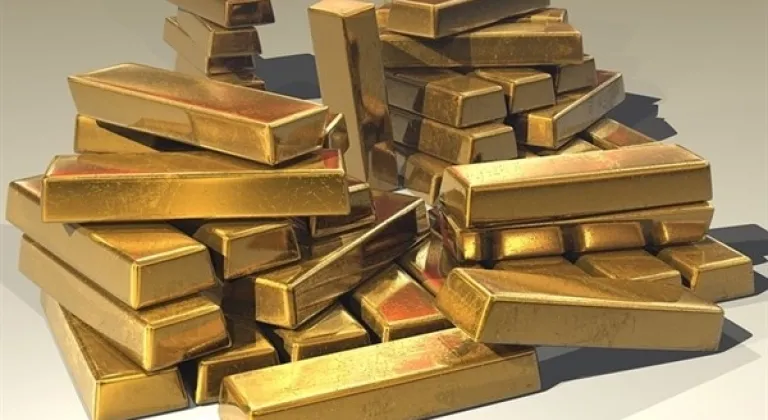 Altın 2000 dolar/onsun üzerinden döndü