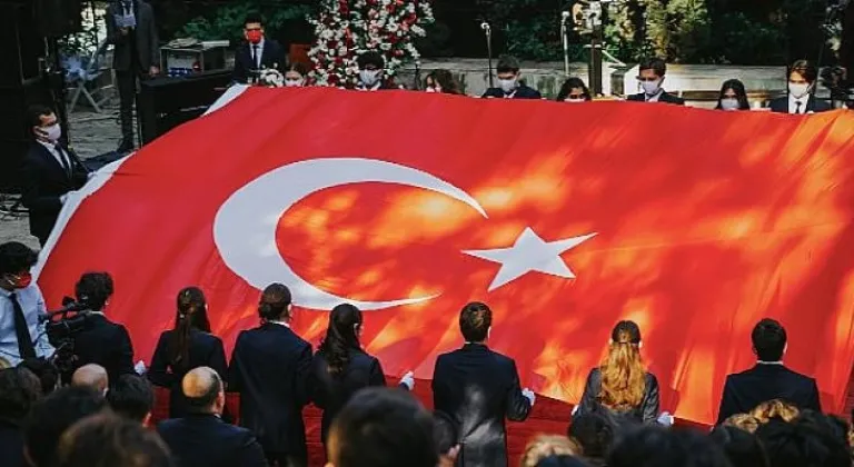 Anıtkabir’de Dalgalanan Şanlı Bayrak İzmir’de!