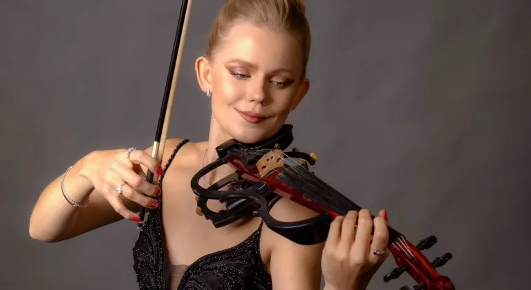 Anna Miadzvedzeva - Sahnenin Işıltısı