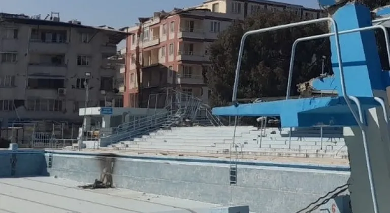 Antakya yüzme havuzu depremde ağır hasar aldı