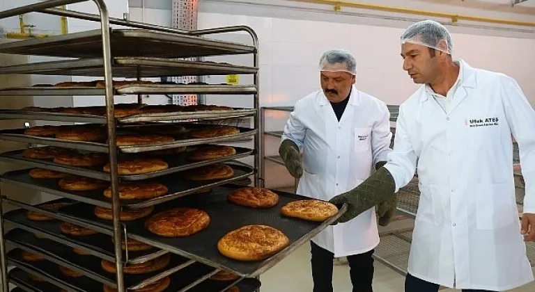 Antalya Büyükşehir Halk Ekmek Büfeleri'nde Ramazan pidesi 15 TL