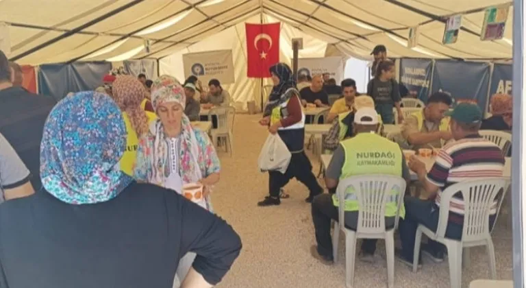 Antalya Büyükşehir’in deprem bölgesine yardımları sürüyor