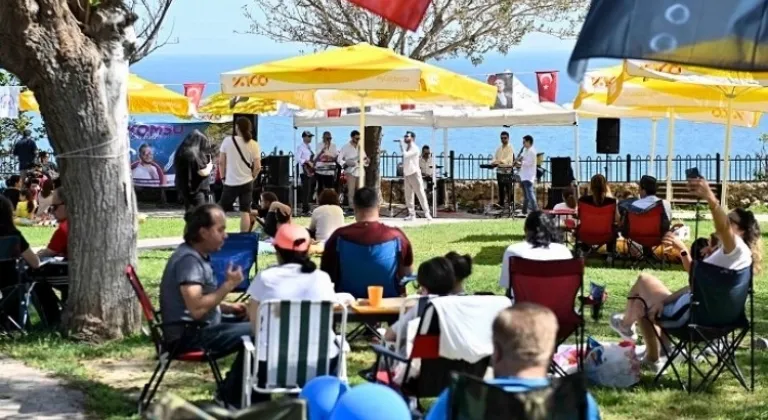 Antalyalılar, Komşu Sahnesi'nde Bir Araya Geldi