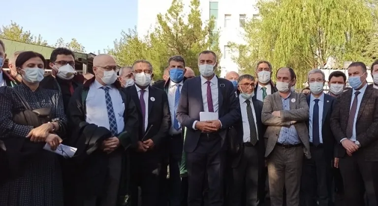 Avukatlar, Duruşmadan Atılmakla Tehdit Edilince Mahkeme Heyetinin Reddini Talep Etti